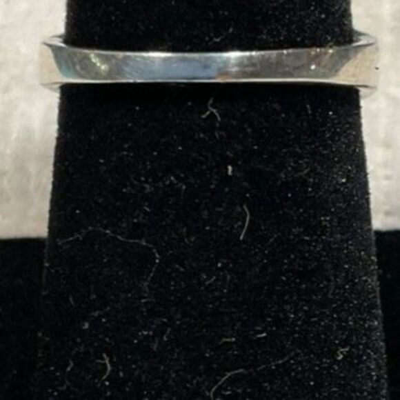 925 Silver Om Symbol Ring - Picture 3 of 6